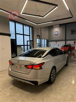 نيسان ألتيما